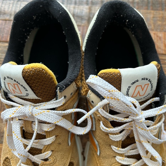 New Balance Men's 574 Rugged Suede Workwear Sneakers - Picture 4 of 12